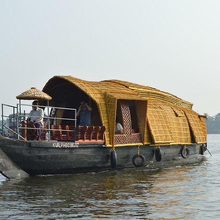 Hotel Thara'S Houseboat Alappuzha Exterior foto