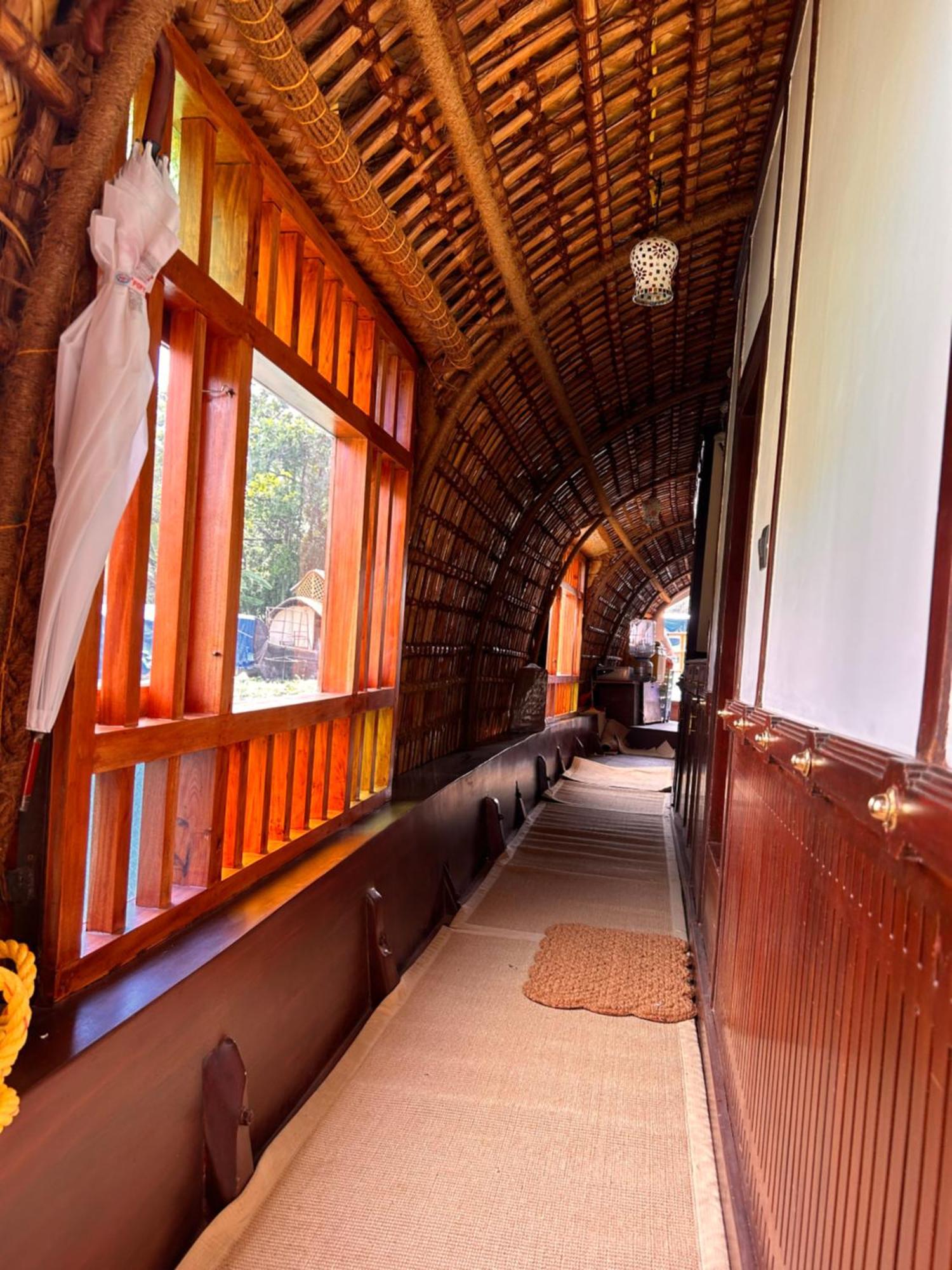 Hotel Thara'S Houseboat Alappuzha Exterior foto