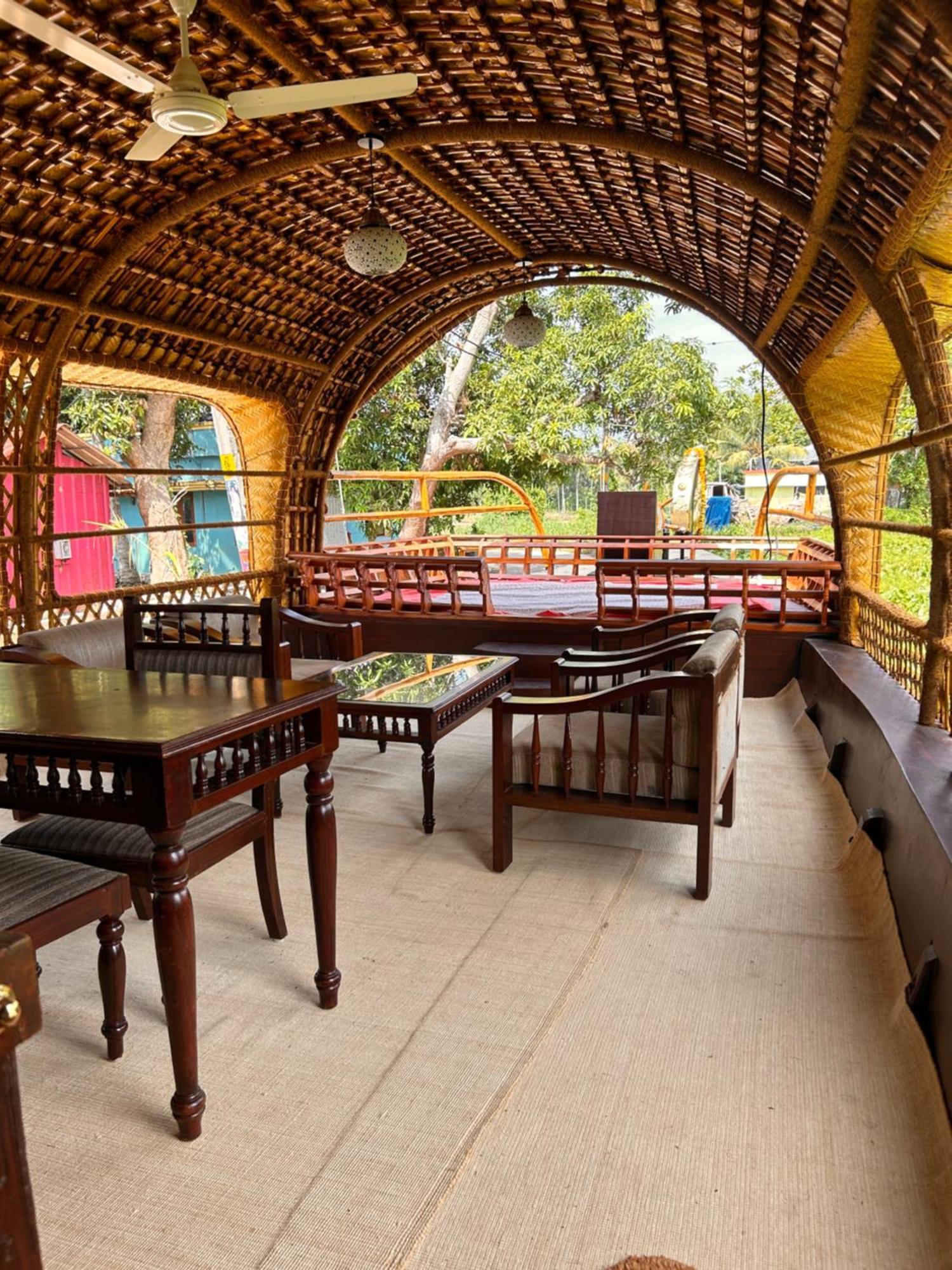 Hotel Thara'S Houseboat Alappuzha Exterior foto