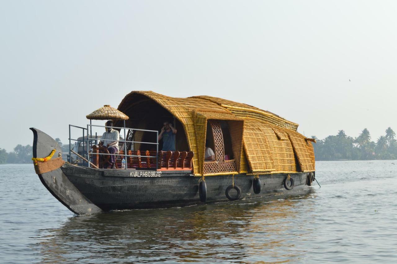 Hotel Thara'S Houseboat Alappuzha Exterior foto
