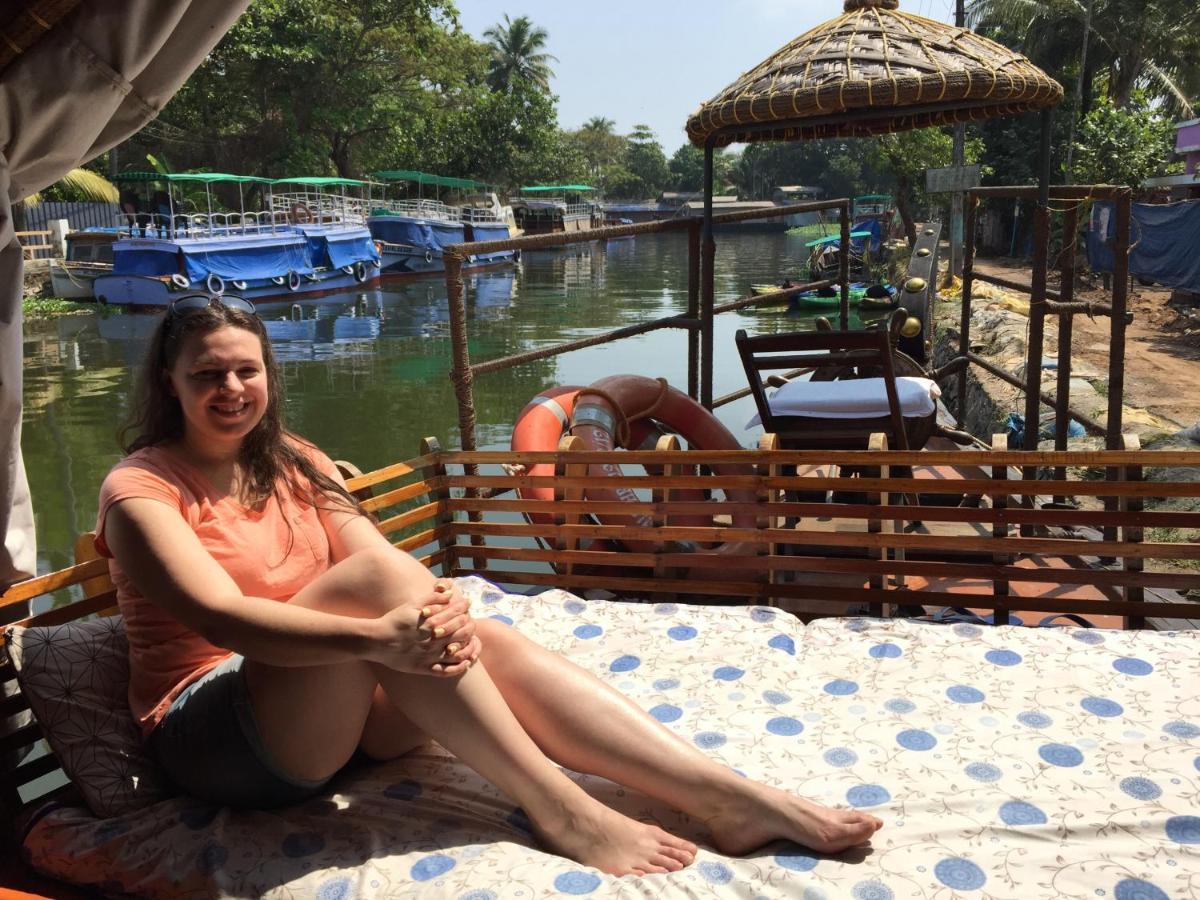 Hotel Thara'S Houseboat Alappuzha Exterior foto